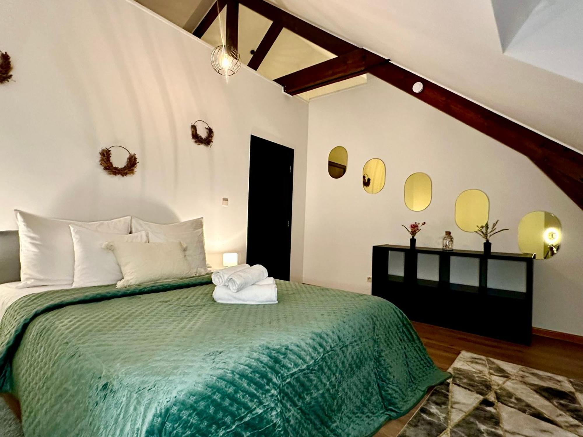 Luxury Suites Stay By Rikas Hotels Антверпен Экстерьер фото